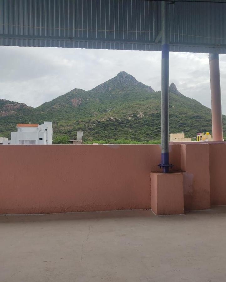 شقة Ramana Maharshi Gaestehaus Tiruvannāmalai المظهر الخارجي الصورة